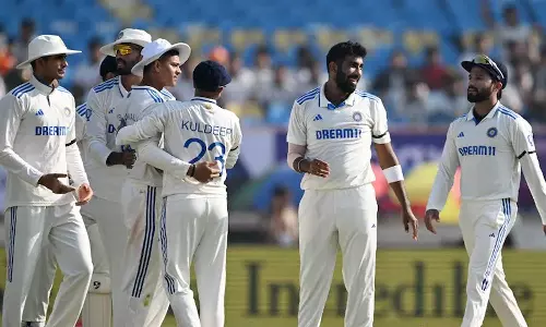 கையில் கருப்பு பட்டை அணிந்து விளையாடிய இந்திய வீரர்கள்: காரணம் தெரியுமா?