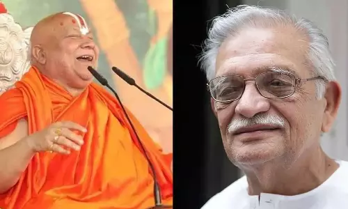 சுவாமி ராமபத்ராசார்யா, இந்தி பாடலாசிரியர் குல்சாருக்கு ஞானபீட விருது