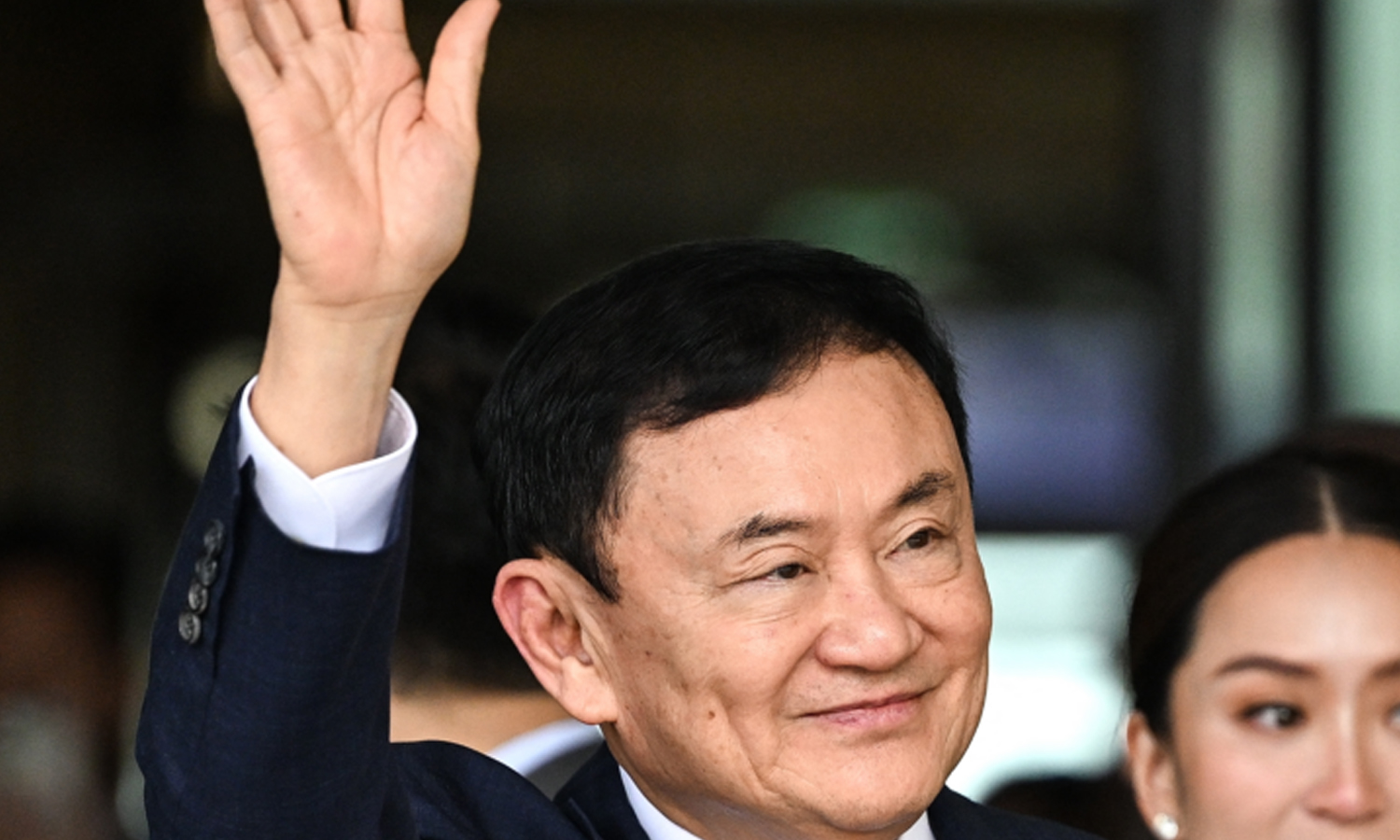 முன்னாள் பிரதமர் சின்வத்ரா சிறப்பு பரோலில் சிறையில் இருந்து விடுதலை