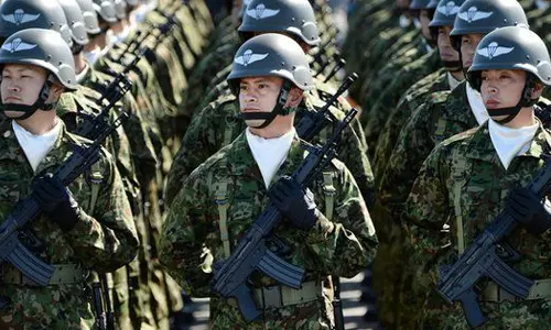 சேரத் தயங்கும் இளைஞர்களை ஈர்க்க சலுகைகள் வழங்கும் ராணுவம்