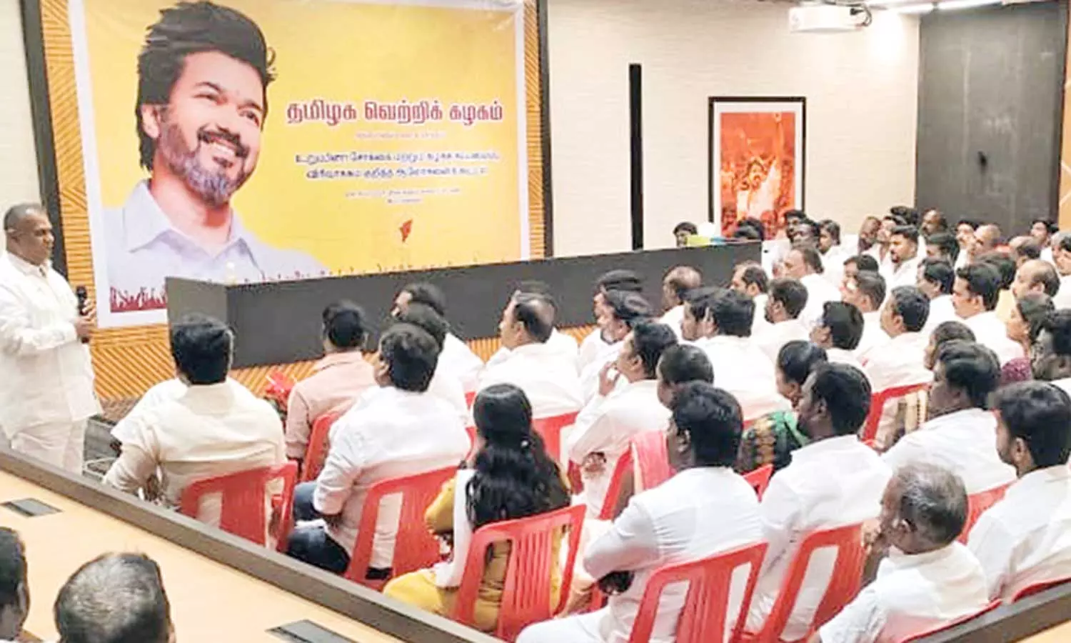 அனைவருக்கும் சம உரிமை, சம வாய்ப்பு கிடைக்க பாடுபடுவேன்- தமிழக வெற்றிக்கழக தொண்டர்கள் உறுதிமொழி அனைவருக்கும் சம உரிமை, சம வாய்ப்பு கிடைக்க பாடுபடுவேன்- தமிழக வெற்றிக்கழக தொண்டர்கள் உறுதிமொழி