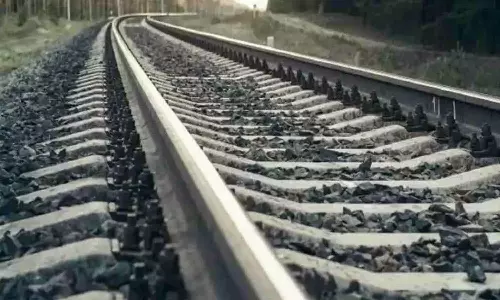 விபத்துகளை தடுக்க தண்டவாளங்களை பராமரிப்பது அவசியம்: தெற்கு ரெயில்வே அறிவுரை