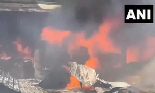 குஜராத்:  பலன்பூர் மார்க்கெட்டில் பயங்கர தீ விபத்து
