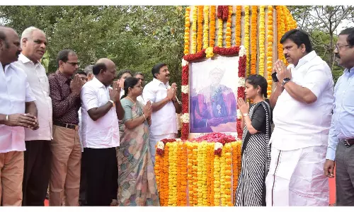 உ.வே.சா.வின் தமிழ்தொண்டை போற்றி வணங்குவோம்: முதலமைச்சர்