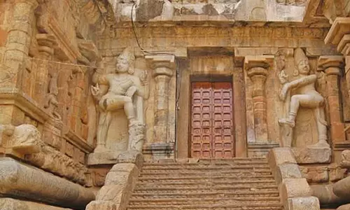 8 துவார பாலகர்கள்