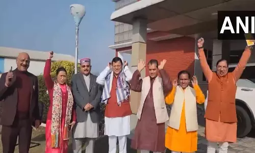 அயோத்தி ராமர் கோவிலில் தரிசனம் செய்யும் உத்தரகாண்ட் மாநில முதல்வர், கேபினட் மந்திரிகள்