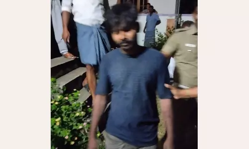 செல்போன் டவரில் ஏறி போதை வாலிபர் தற்கொலை மிரட்டல்