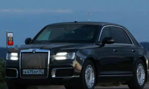 தன்னை ஆதரிக்கும் கிம்மிற்கு புதின் அளித்த விலை உயர்ந்த சொகுசு கார்