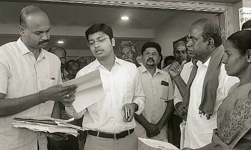 உங்களை தேடி உங்கள் ஊரில்: ஆனைமலையில் மக்களை நேரில் சந்தித்த கோவை கலெக்டர்