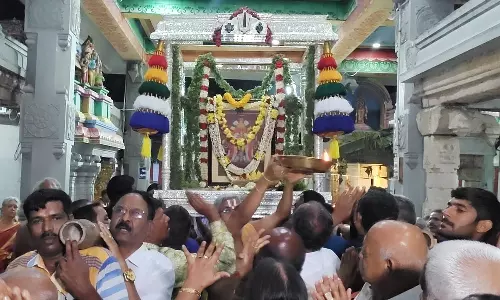 காரமடை அரங்கநாதருக்கு வைடூரியங்கள் பதிக்கப்பட்ட வெள்ளி சப்பரம்
