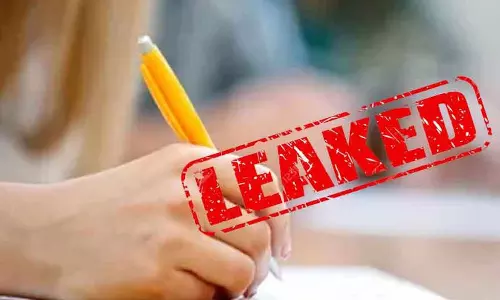 கோழிக்கோட்டில் பிளஸ்-2 மாதிரி தேர்வு வினாத்தாள் வாட்ஸ்-அப்பில் வெளியானது