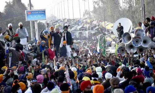 போலீசாருடன் மோதல்.. ஒருவர் உயிரிழப்பு.. 2 நாட்களுக்கு விவசாயிகள் போராட்டம் நிறுத்தம்