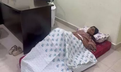 வீட்டுக்காவலை தவிர்க்க காங்கிரஸ் அலுவலகத்தில் உறங்கிய ஒய்.எஸ்.சர்மிளா