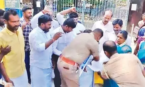 நடிகர்கள் கமல்ஹாசன், சிவகார்த்திகேயன் உருவ பொம்மைகள் தீ வைத்து எரிப்பு- 30 பேர் கைது