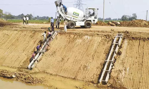 கால்வாய் சீரமைப்பு பணி முடிந்ததும் கிருஷ்ணா தண்ணீரை பெற முடிவு