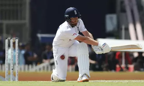 ராஞ்சி டெஸ்ட்: விக்கெட்டுகளை மளமளவென இழந்தது இங்கிலாந்து- மதிய உணவு இடைவேளை வரை 112/5