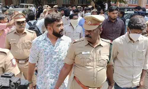 பொள்ளாச்சி பாலியல் வழக்கு: கோவை கோர்ட்டில் குற்றவாளிகள் 9 பேர் ஆஜர்