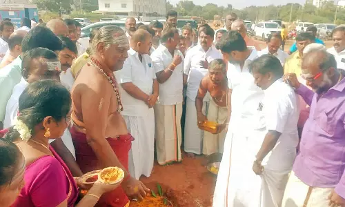 பிரதமர் மோடி பங்கேற்கும் பொதுக்கூட்டத்திற்கு மேடை அமைக்க பூமி பூஜை