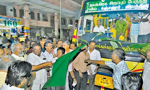 ஒரே நாளில் 9 கோவில்களை தரிசிக்க நவக்கிரக சிறப்பு பஸ்- அமைச்சர் கொடியசைத்து தொடங்கி வைத்தார்