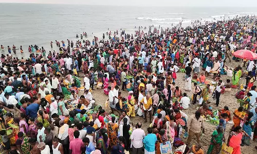 மாசி மகம்: முன்னோர்களுக்கு தர்ப்பணம் கொடுக்க குவிந்த பொதுமக்கள்