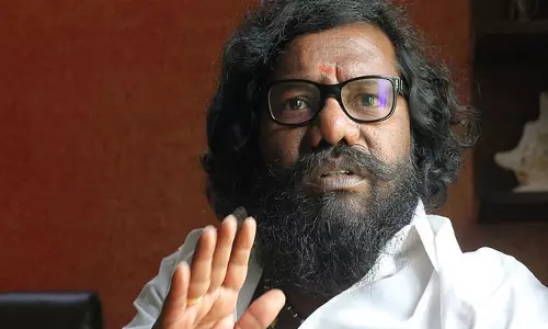 நடிகர் கருணாஸ் போலீஸ் கமிஷனர் அலுவலகத்தில் புகார்