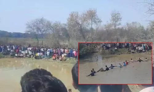 உ.பி.யில் சோகம்: டிராக்டர் கவிழ்ந்து குழந்தைகள் உள்பட 22 பேர் பலி