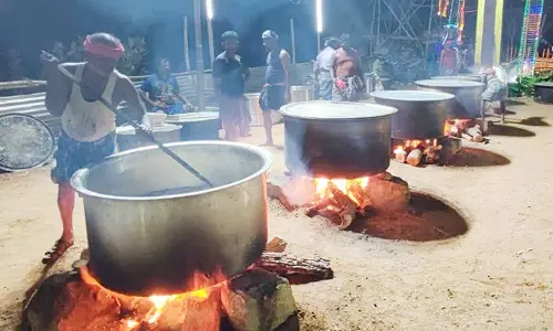 முனியாண்டி கோவிலில் பிரியாணி திருவிழா: 150 ஆடுகள்-300 கோழிகள் பலியிட்டு பிரமாண்ட அசைவ விருந்து