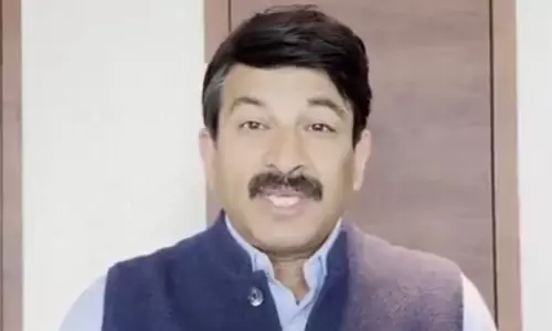 ஆம் ஆத்மியும், காங்கிரசும் கூட்டுக் களவாணிகள்: பா.ஜ.க. கடும் தாக்கு