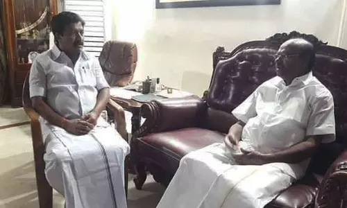 பா.மக. நிறுவனர் ராமதாஸ் - முன்னாள் அமைச்சர் சி.வி. சண்முகம் சந்திப்பு