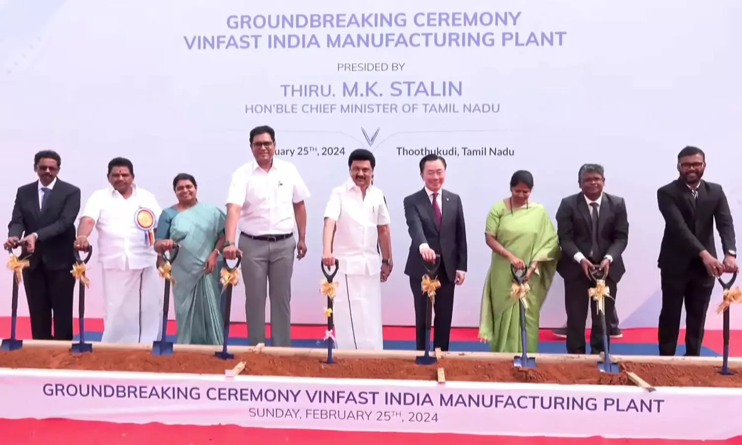 தூத்துக்குடியில் மின் வாகன தொழிற்சாலை: முதலமைச்சர் அடிக்கல் நாட்டினார் தூத்துக்குடியில் மின் வாகன தொழிற்சாலை: முதலமைச்சர் அடிக்கல் நாட்டினார்