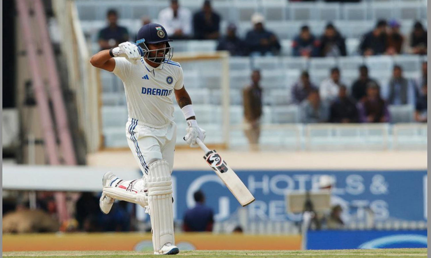 துருவ் ஜூரல் அபாரம்: இந்தியா முதல் இன்னிங்சில் 307 ரன்களுக்கு ஆல் அவுட்