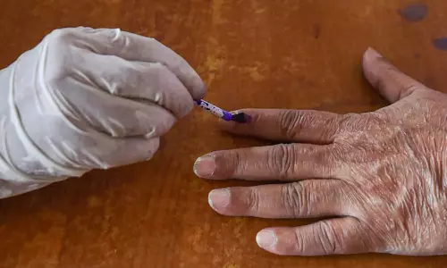 பாராளுமன்ற தேர்தலையொட்டி மைசூருவில் 26 லட்சம் பாட்டில் அழியாத மை தயாரிக்கும் பணி தீவிரம்