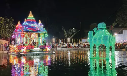 மாசி திருவிழா: திருச்செந்தூர் சுப்பிரமணியசுவாமி கோவிலில் தெப்ப உற்சவம்