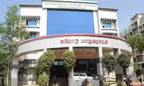 சாலையோரங்களில் வாகனங்களை நிறுத்துவதை தடுக்க 3 இடங்களில் பார்க்கிங் வசதி