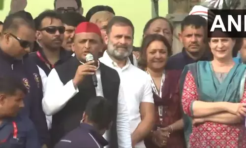 உ.பி.யில் இந்திய ஒற்றுமை யாத்திரையில் ராகுல் காந்தியுடன் இணைந்த அகிலேஷ் யாதவ்