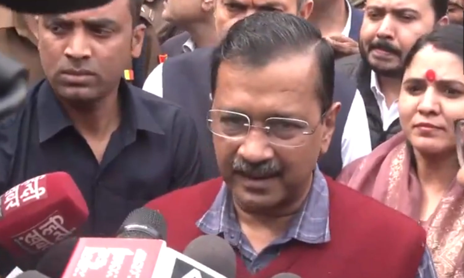 டெல்லி நீதிமன்றத்தில் அரவிந்த் கெஜ்ரிவால் நேரில் ஆஜர்