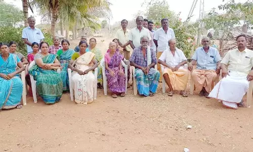 காற்றாலை நிறுவனத்தை கண்டித்து விவசாயிகள் 4-ம் நாளாக போராட்டம்