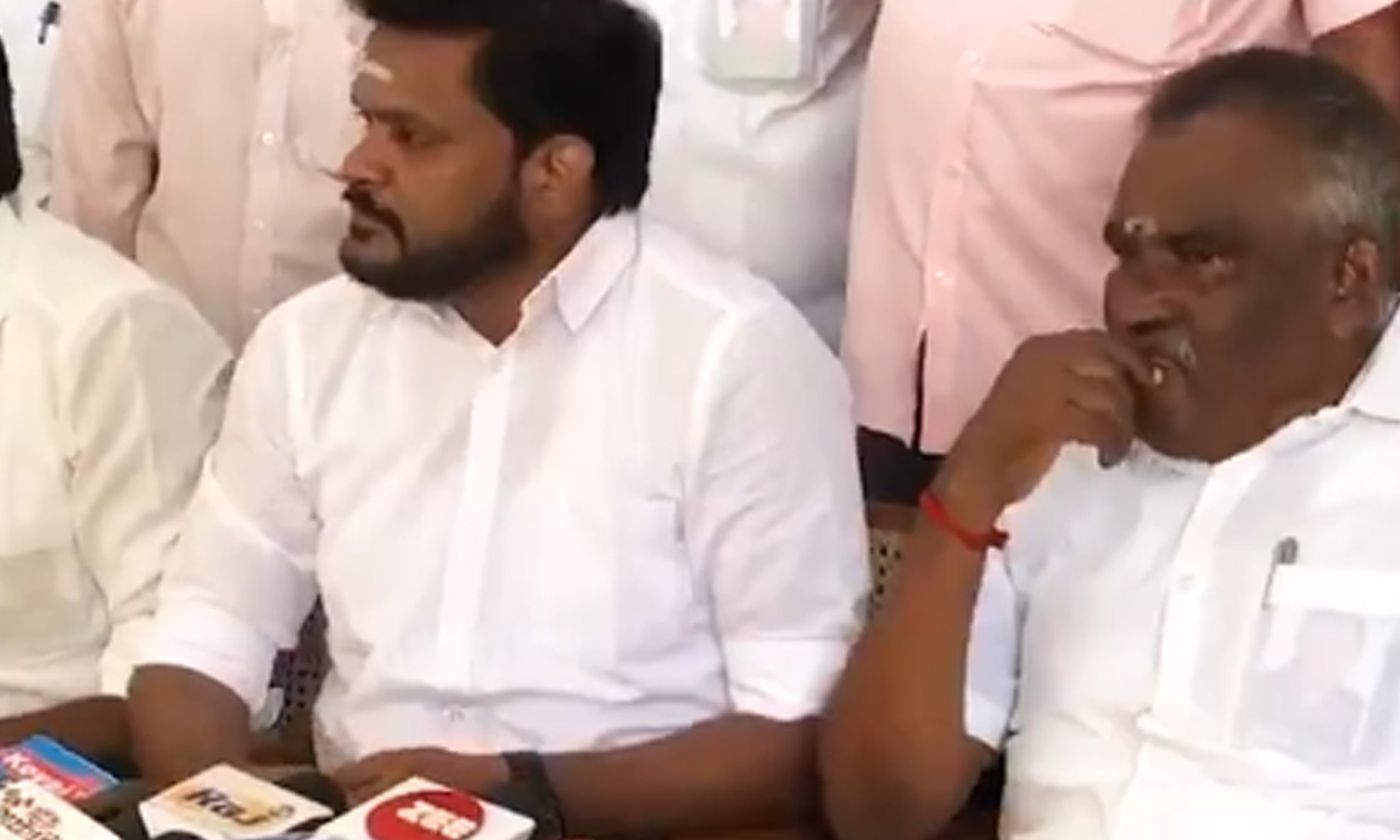 அ.தி.மு.க.வில் இணையும் 2 பா.ஜ.க. எம்.எல்.ஏ.க்கள்- அம்மன் அர்ஜூனன் தகவல்