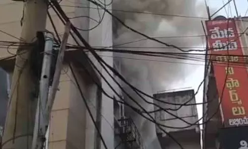 விசாகப்பட்டினம்: கல்வி நிறுவனத்தில் பயங்கர தீ விபத்து