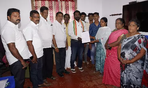 கைதான மீனவர்களின் குழந்தைகளின் கல்விக்கு உதவிய விஜய் வசந்த்