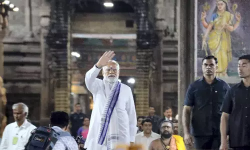 மதுரை மீனாட்சி அம்மன் கோவிலில் சாமி தரிசனம் செய்தார் பிரதமர் மோடி