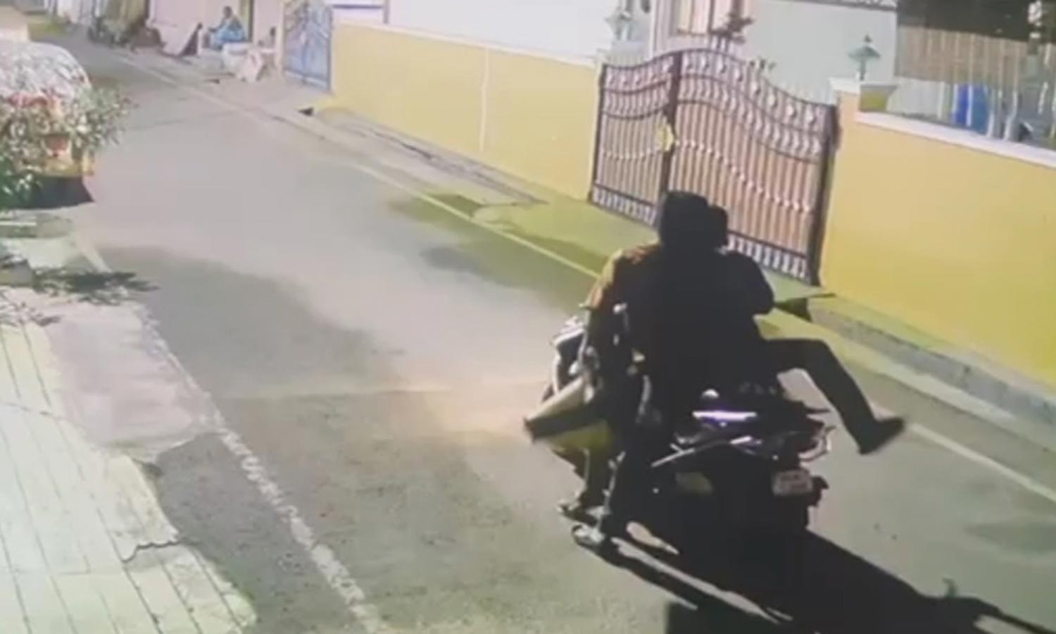 ஓய்வு பெற்ற தலைமை ஆசிரியையை கட்டிப்போட்டு 25 பவுன் நகை கொள்ளை