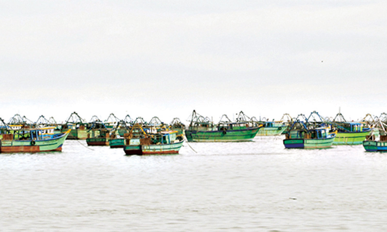 ராமேசுவரத்தில் பலத்த சூறைக்காற்று: மீனவர்கள் கடலுக்கு செல்ல தடை