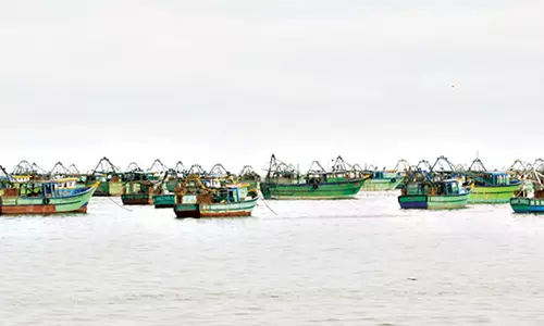 ராமேசுவரத்தில் பலத்த சூறைக்காற்று: மீனவர்கள் கடலுக்கு செல்ல தடை