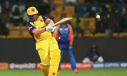 பெண்கள் டி20: மும்பை இந்தியன்ஸ் அணிக்கு அதிர்ச்சி அளித்தது உ.பி. வாரியர்ஸ்