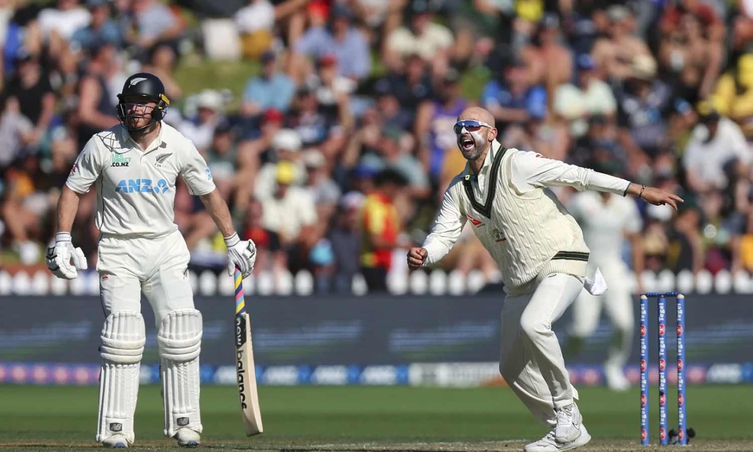 ஆஸ்திரேலியாவுக்கு எதிரான முதல் டெஸ்ட்: நியூசிலாந்து 179 ரன்னில் சுருண்டு பரிதாபம்