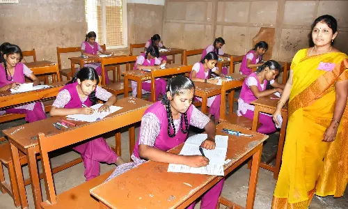 பிளஸ்-2 தேர்வு இன்று தொடங்கியது- பறக்கும் படைகள் தீவிர கண்காணிப்பு