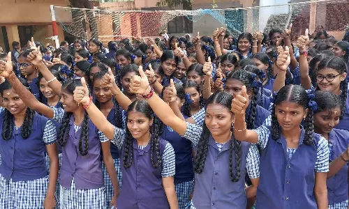 பத்தாம் வகுப்பு தேர்வு முடிவு- தேர்ச்சி விகிதத்தில் முந்திய மாணவிகள்