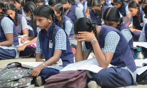 இன்றைய பிளஸ் 2 பொதுத்தேர்வில் 12 ஆயிரம் மாணவர்கள் ஆப்சென்ட்