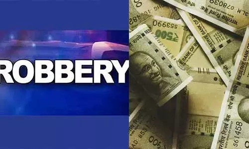 ஆசிரியர் வீட்டின் பூட்டை உடைத்து நகை, பணம் கொள்ளை ஆசிரியர் வீட்டின் பூட்டை உடைத்து நகை, பணம் கொள்ளை